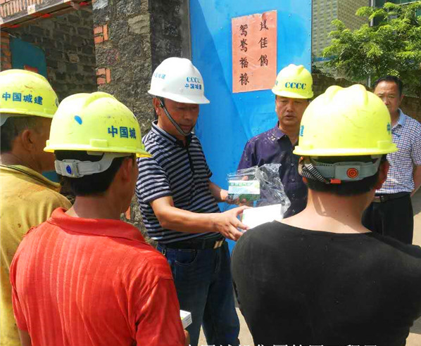 ?？谛阌^(qū)PPP項目為一線員工發(fā)放防暑降溫用品